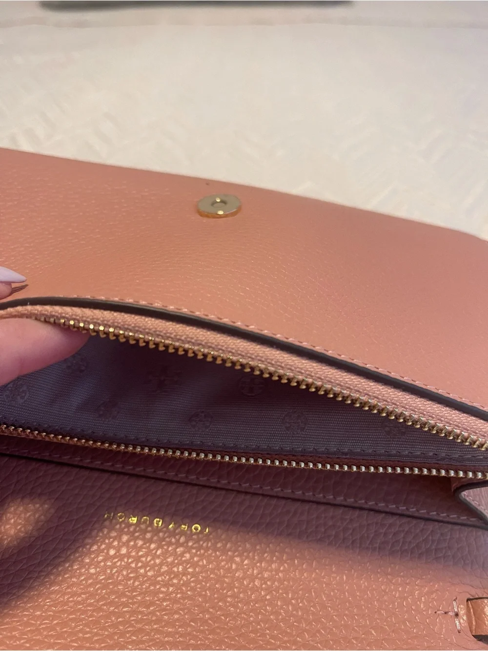 Tory Burch Pebbled Leather Wallet in Dusty Pink